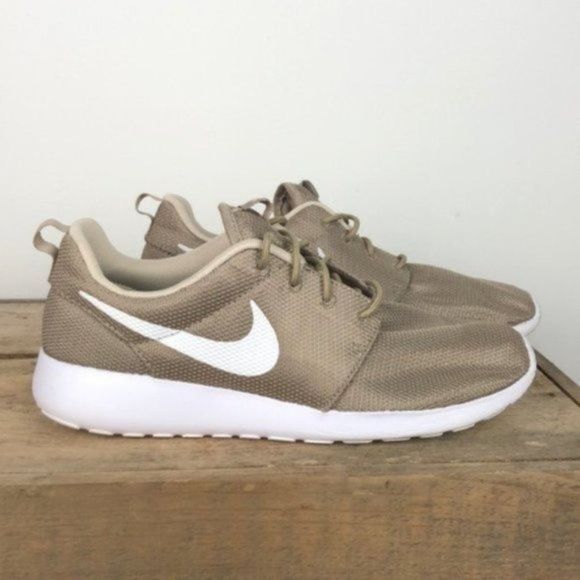 Nike Shoes - NIKE Roshe gold running sneaker women’s size 9.5